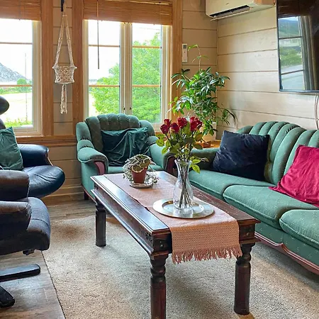 3 Bedroom Lovely In Nerlandsoy Fosnavåg